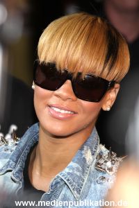 Rihanna 03032010 016
