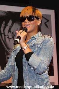 Rihanna 03032010 021