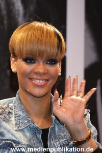 Rihanna 03032010 052
