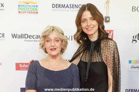 Goldene Bild der Frau 19112025 060