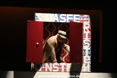 DerHunderjaehrige Fenster 10102013 001