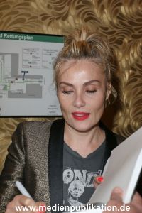 EmmanuelleSeigner FiFHH 29092013 614