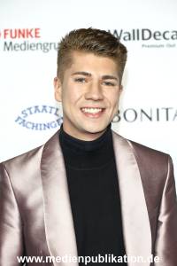 GoldeneBildDerFrau 11102023 084