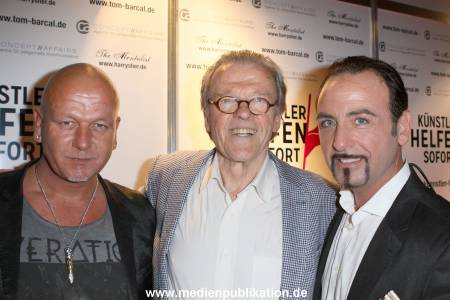 Kuenstler helfen 13062013 004