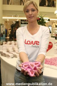 Love Helps 29042006 046