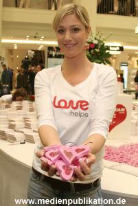 Love Helps 29042006 049
