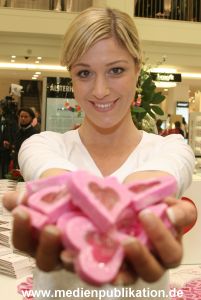 Love Helps 29042006 055