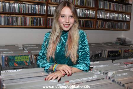 Lina Larissa Strahl 20102017 003