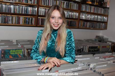 Lina Larissa Strahl 20102017 004