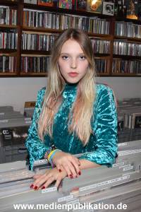 Lina Larissa Strahl 20102017 005