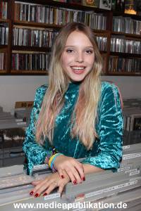Lina Larissa Strahl 20102017 006