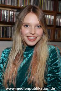 Lina Larissa Strahl 20102017 012
