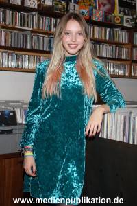Lina Larissa Strahl 20102017 024