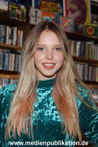 Lina Larissa Strahl 20102017 033