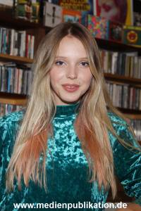 Lina Larissa Strahl 20102017 034