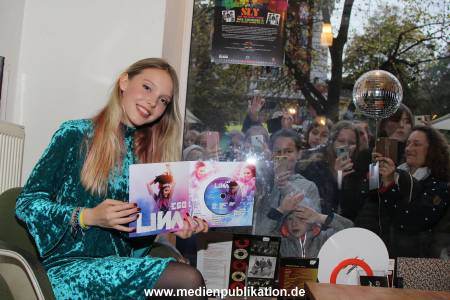 Lina Larissa Strahl 20102017 056