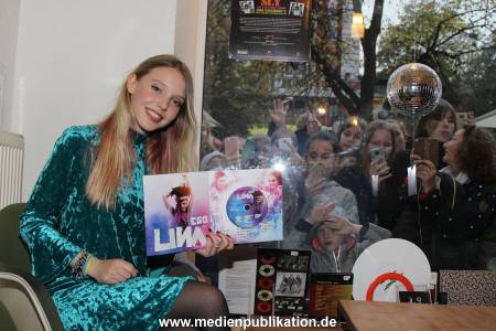Lina Larissa Strahl 20102017 058