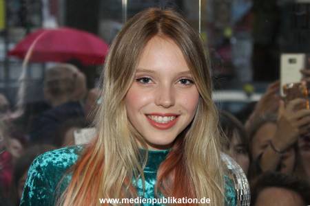 Lina Larissa Strahl 20102017 079