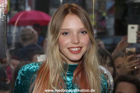 Lina Larissa Strahl 20102017 081