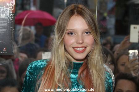 Lina Larissa Strahl 20102017 084