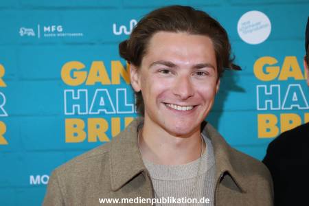 Ganzer halber Bruder 17092025 004