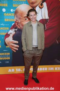 Ganzer halber Bruder 17092025 025
