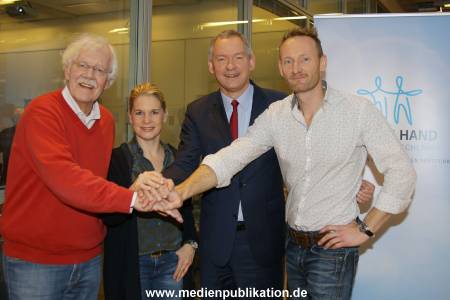 HandInHand Spenden 11122015 043