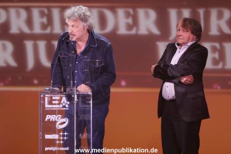 LEA Award 04042016 1091