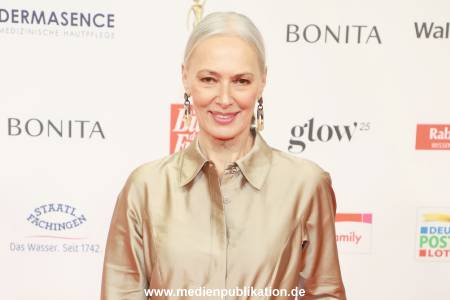 Goldene Bild der Frau 19112025 205