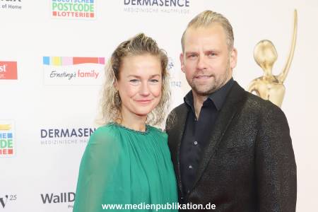 Goldene Bild der Frau 19112025 210