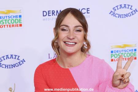 GoldeneBildDerFrau 09112022 333