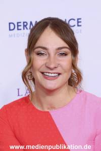 GoldeneBildDerFrau 09112022 334