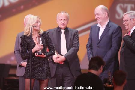LEA Award 04042016 1050