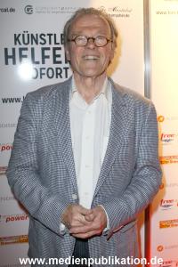 Kuenstler helfen 13062013 011