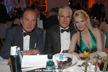 Blauer Ball 17042010 002