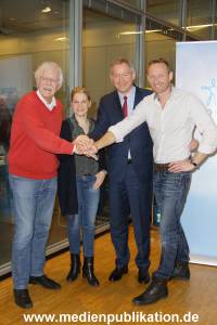 HandInHand Spenden 11122015 040