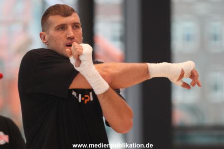 Klitschko Wiegen 07112012 001