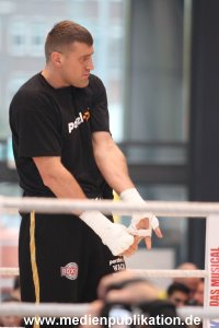 Klitschko Wiegen 07112012 002