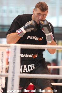 Klitschko Wiegen 07112012 007