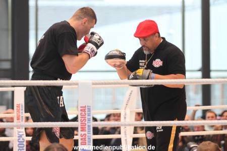 Klitschko Wiegen 07112012 008