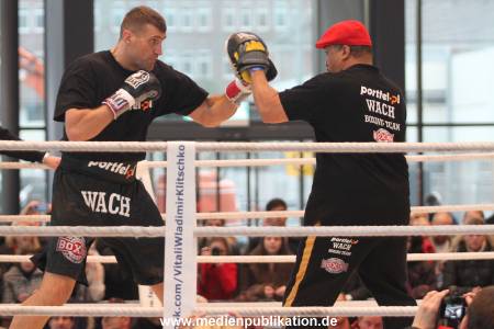 Klitschko Wiegen 07112012 009