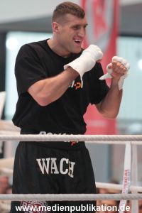 Klitschko Wiegen 07112012 010