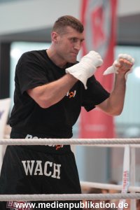 Klitschko Wiegen 07112012 011