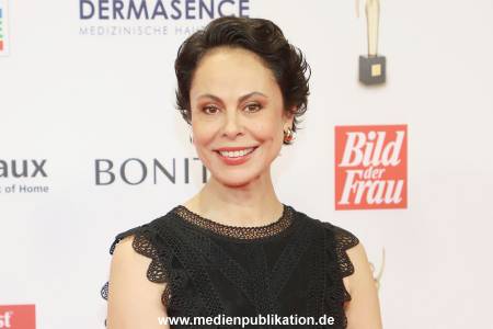 Goldene Bild der Frau 19112025 059